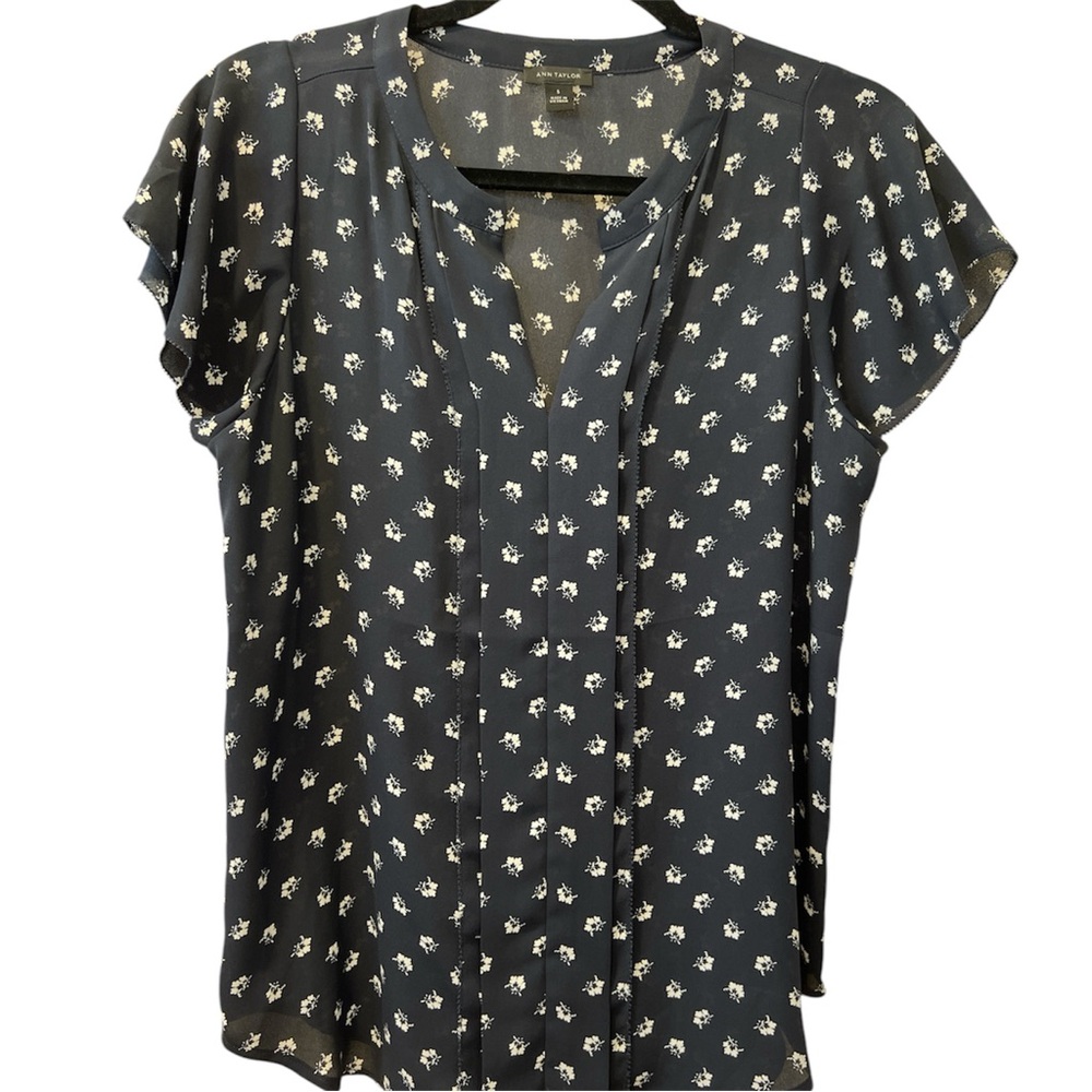 Women's Ann Taylor Navy Floral Top, size small